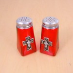 G60025R-CROSS - RED SQUARE SALT-PEPPER W / CROSS